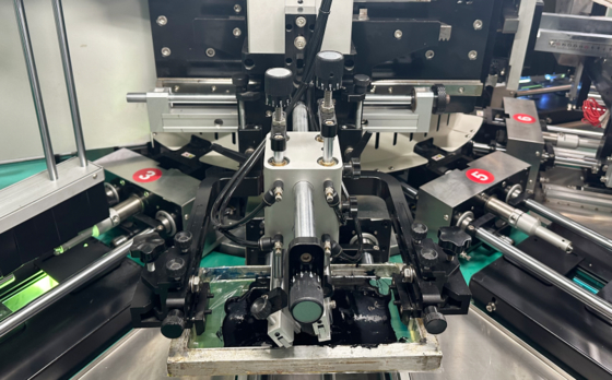 Máquina de impressão UV automática de tubo macio de 4 cores 80 pcs/min