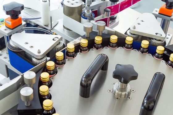 750pcs/min três pontos que posicionam a máquina de etiquetas da garrafa redonda