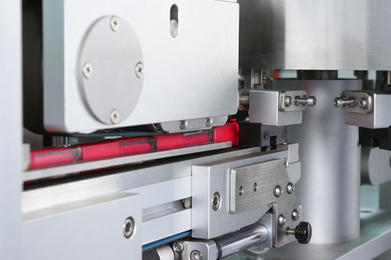 2Kw 220VAC Máquina de rotulagem de batom controlada por PLC com 60-90 peças/min